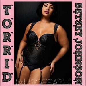 TORRID BETSEY JOHNSON Black   Underwire Bra Bustier Lingerie with Garters!